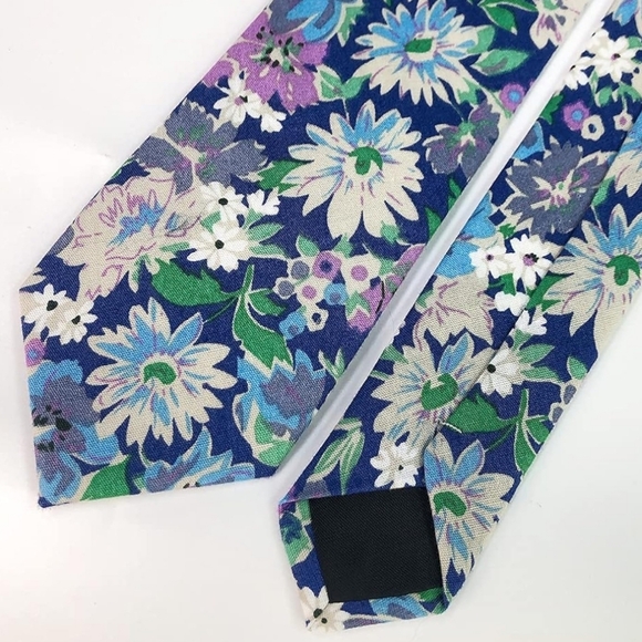 NEW! Bright Floral Neck Tie - Picture 3 of 3
